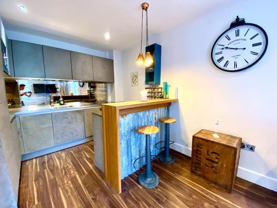 Quayside Cottage: Charming Stay in Poole's Old Town Exterior photo