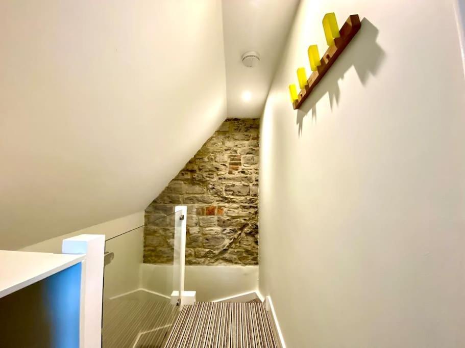 Quayside Cottage: Charming Stay in Poole's Old Town Exterior photo