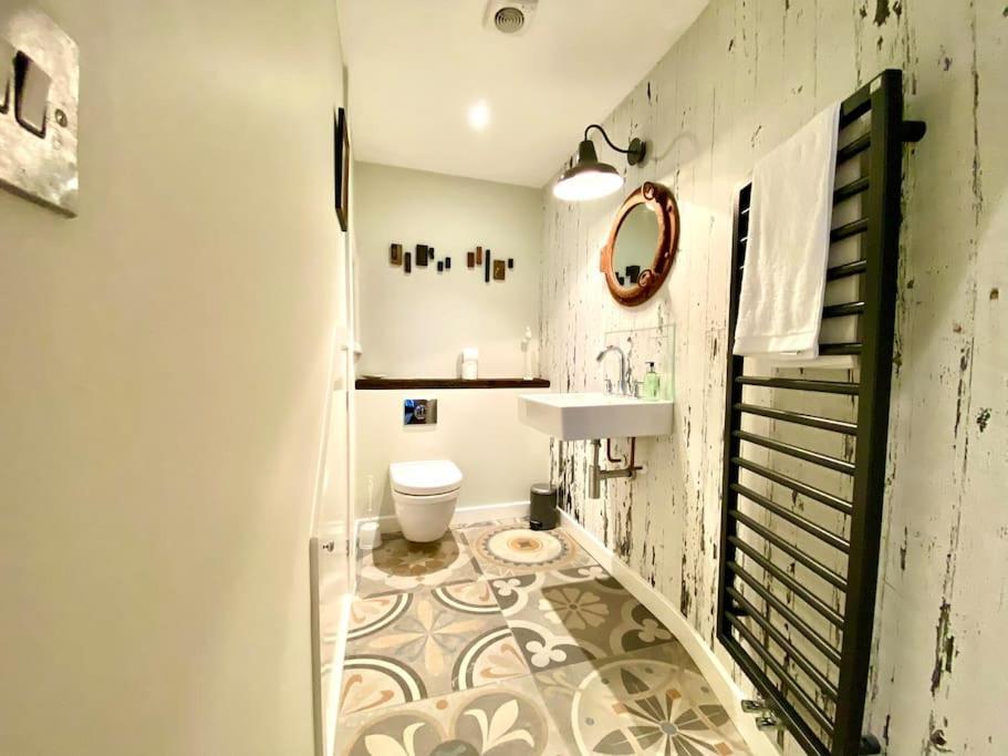 Quayside Cottage: Charming Stay in Poole's Old Town Exterior photo